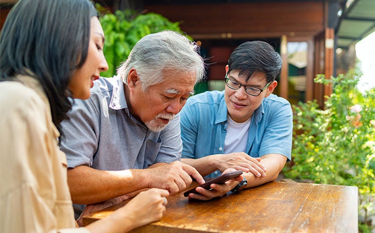 8 Tips to Communicate with Dementia Patients